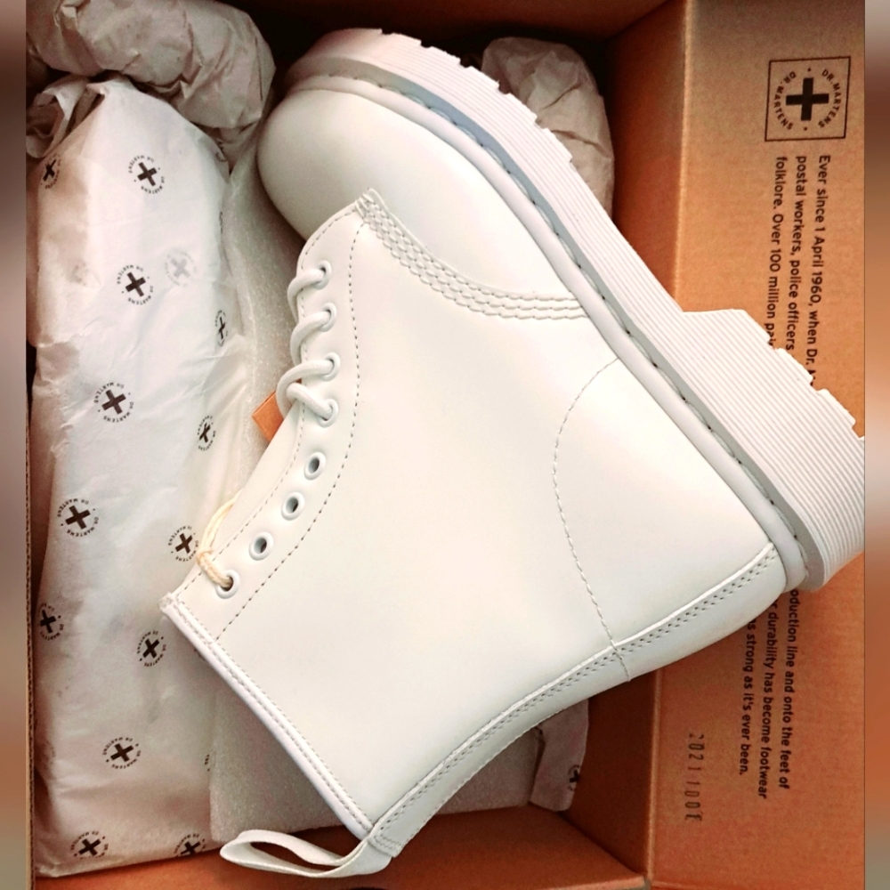 Dr martens white 1460 smooth kiv boots nwt
